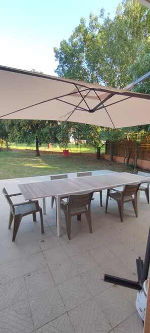 Outdoor dining