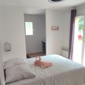 3 bedrooms, bed sheets