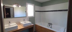 Shower, towels