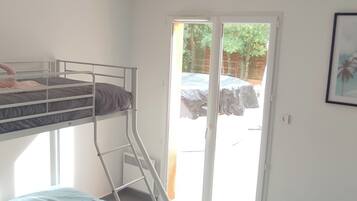 3 bedrooms, bed sheets