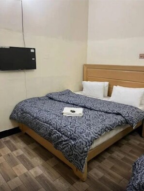 Habitación doble Deluxe | Insonorización, tabla de planchar con plancha y wifi gratis 