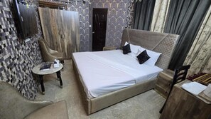 Deluxe tweepersoonskamer | Geluiddichte muren, een strijkplank/strijkijzer, gratis wifi