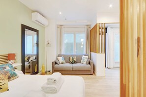 Apart Daire | Dizüstü bilgisayar çalışma alanı, ütü/ütü masası, çarşaf takımı 