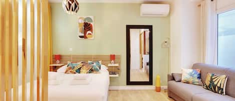 アパートメント | ノートパソコン用作業スペース、アイロン / アイロン台、ベッドシーツ