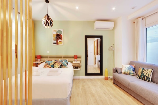 Apartment | Laptop workspace, iron/ironing board, bed sheets