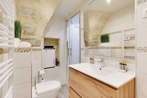 Apartment | Bathroom
