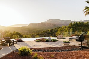 Property grounds - Sedona Infinity Pool Paradise | Red Rock Views | Hot Tub (Sedona)