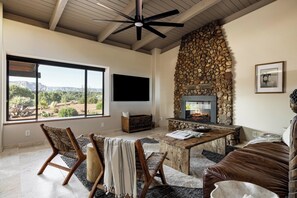 Smart TV, fireplace, offices, printers - Sedona Infinity Pool Paradise | Red Rock Views | Hot Tub (Sedona)