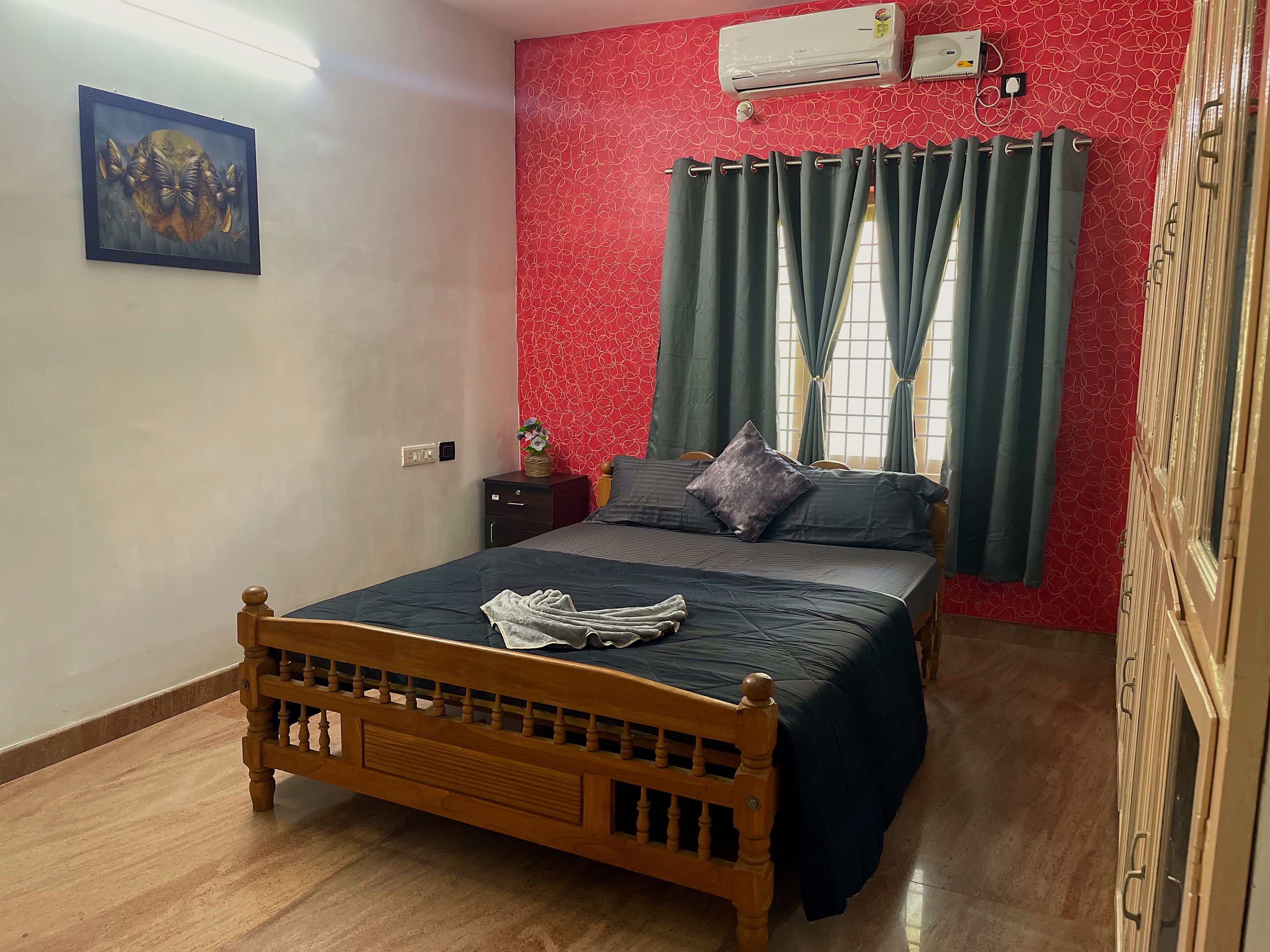 2 bedrooms, iron/ironing board, WiFi