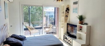 Appartement 30 m2 .situe à 9 minutes a pieds du port centre ville et plages..