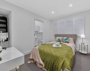 2 chambres, fer et planche à repasser, Wi-Fi, draps fournis