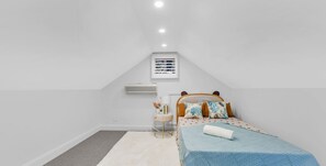 2 室のベッドルーム、アイロン / アイロン台、WiFi、ベッドシーツ