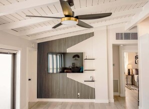 Interior - Bimini Bliss: Waterfront Pool Retreat By Dream Vacation (Fort Lauderdale)