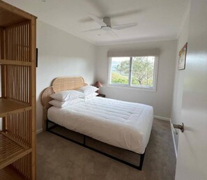 4 bedrooms, desk, iron/ironing board, free WiFi - 100 Acres of bush, rainforest, creeks (Kangaroo Valley)