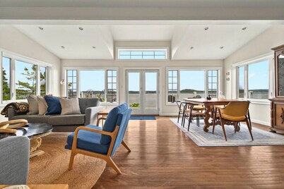 Waterfront Saratoga Lake House