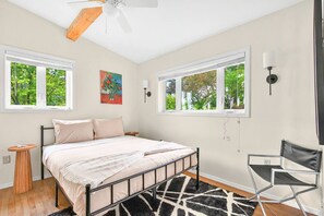 3 slaapkamers, een bureau, wifi, beddengoed