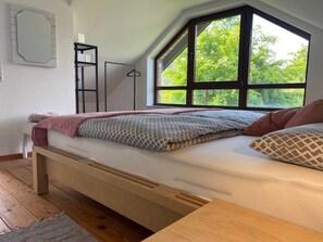 2 bedrooms, iron/ironing board, travel crib, free WiFi