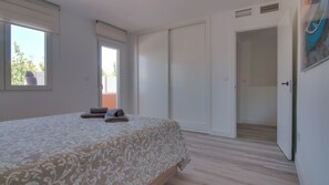 4 camere, una scrivania, ferro/asse da stiro, Wi-Fi gratuito