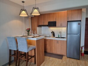 Microwave, stovetop - Tropical Comfort in Cebu •Pool •Furnished •Cebu view •20min from Airport (Lapu-lapu City)