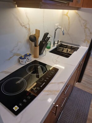 Microwave, stovetop - Tropical Comfort in Cebu •Pool •Furnished •Cebu view •20min from Airport (Lapu-lapu City)