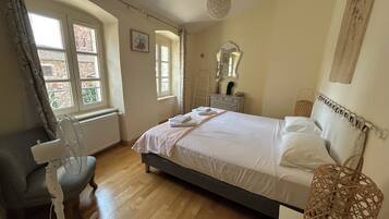 6 chambres, fer et planche à repasser, lit parapluie, Wi-Fi gratuit