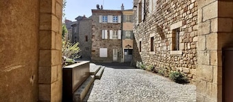 6 Bedroom Private vacation home in Brioude