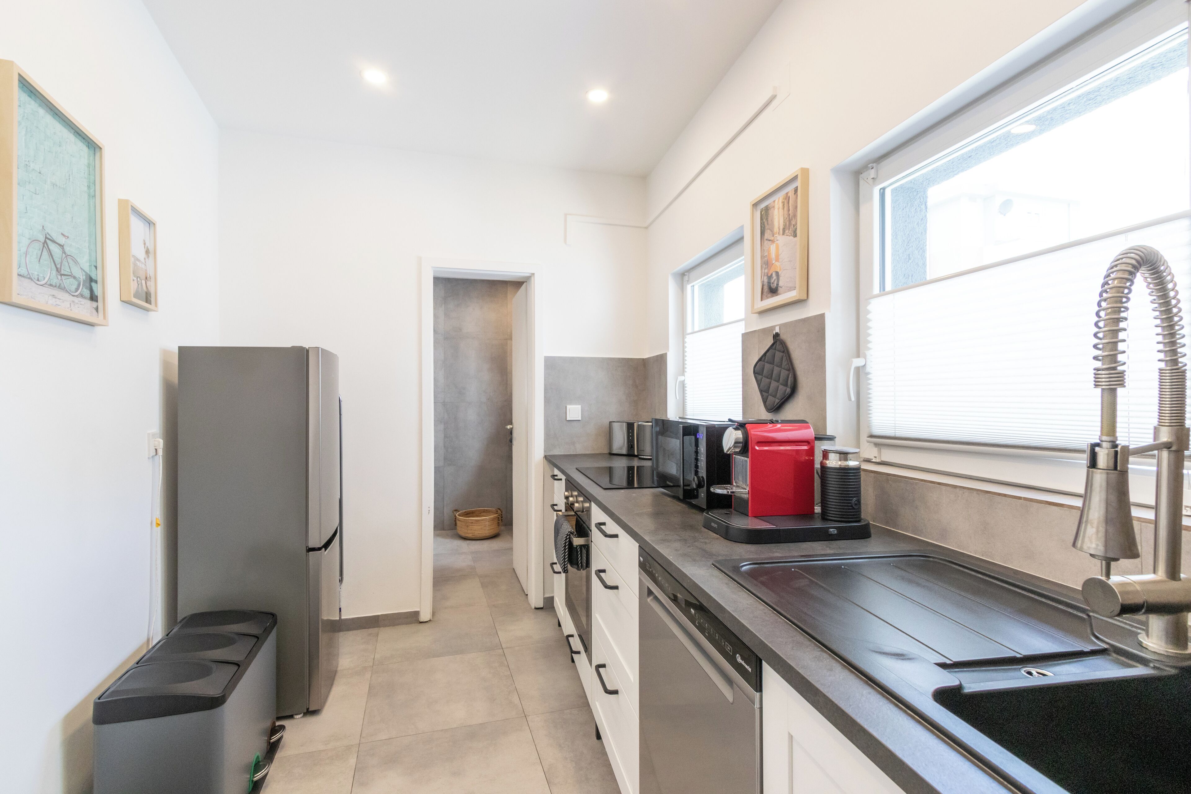 Kylskåp, mikrovågsugn, ugn och spishäll