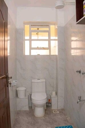 Classic Apartment, City View | Bathroom | Shower, free toiletries, slippers, towels