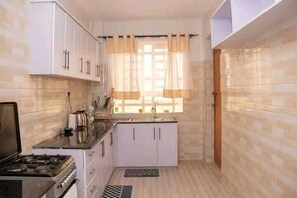 Classic Apartment, City View | Private kitchen | Fridge, microwave, cookware/dishes/utensils - Lux Suites Naxity Apartments Nakuru (Nakuru)