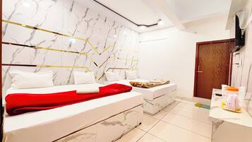 Deluxe Quadruple Room | In-room safe, soundproofing, free WiFi, bed sheets