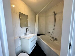 Hårføner og håndklær