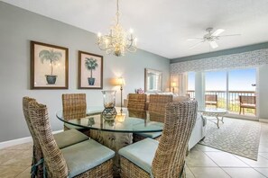 Interior - Tops’l Summit 813. New to market specials! 2br gulf view view condo. VIews! (Miramar Beach)