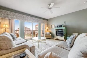 TV - Tops'l Summit 813 | Retreat with Gulf Views (Miramar Beach)
