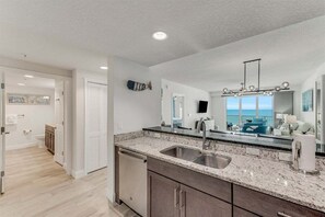 Interior - Toes in Tide at the Aruba - Pool open! (Daytona Beach)