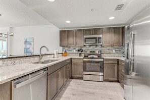 Fridge, microwave, oven, stovetop - Toes in Tide at the Aruba - Pool open! (Daytona Beach)