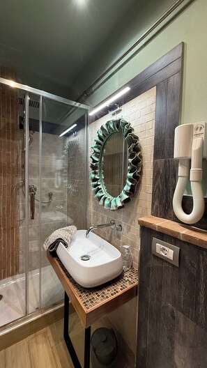 Shower, hair dryer, bidet, towels - NEW!!! - Elegant home in the center of Rome - San Giovanni (Roma)