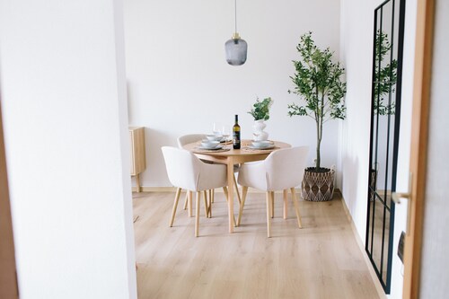 stay-a-while Apartment I Hannah I WLAN, kostenloser Parkplatz, Netflix