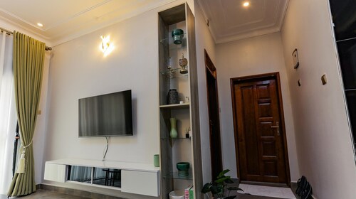 Tanzi Homes Nyonyozi