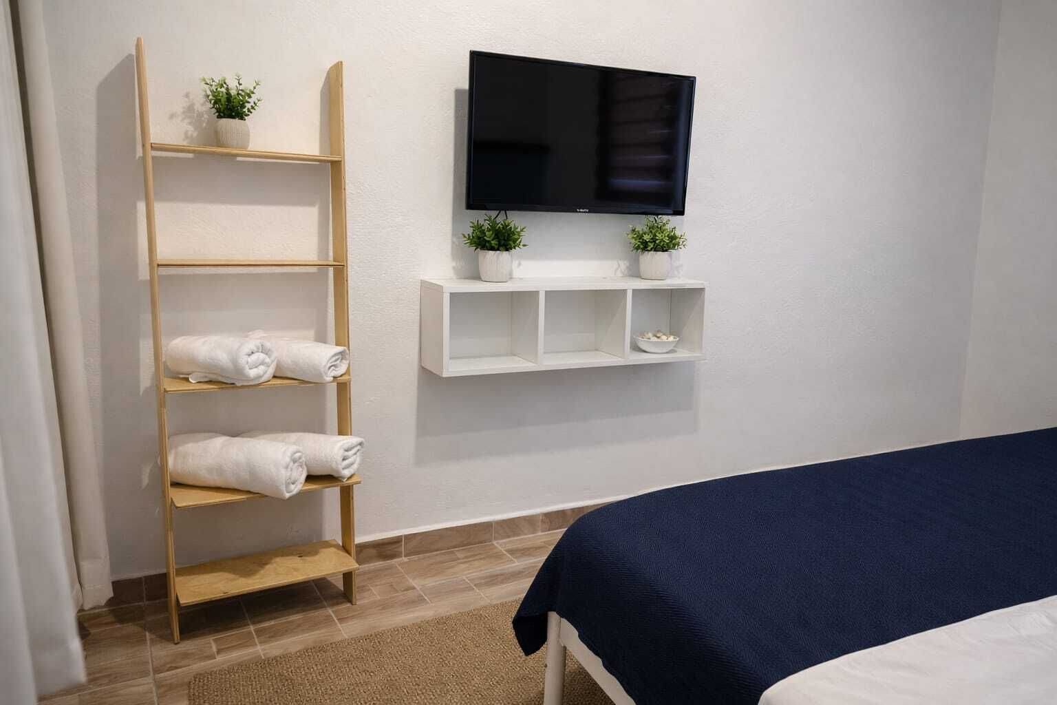 Dobbeltværelse | Skrivebord, arbejdsområde til bærbare computere, gratis Wi-Fi