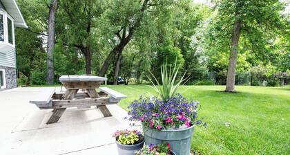 A comfortable two-bedroom, one-bathroom private apartment with two private entries on the UPPER LEVEL of a lovely ranch-style home on the banks of picturesque Little Goose Creek.
