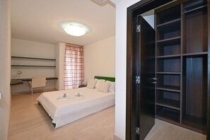 3 chambres, fer et planche à repasser, accès Internet, draps fournis