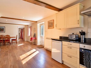 Mikrowelle, Ofen, Geschirrspüler, Toaster