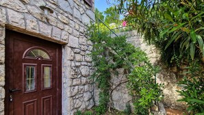 Unclassified image, 2 of 27, button - Stunning private villa for 6 people with A/C, WIFI, TV, terrace and pets allowed (Cesarica)