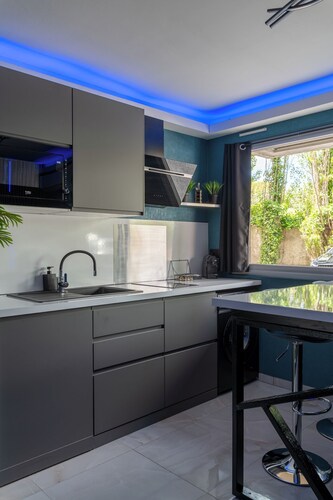 love room Toulouse (suite luxueuse, spa privatif, sièges massant...)