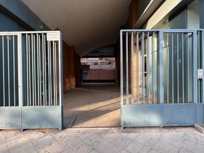 Vista frontal de la propiedad