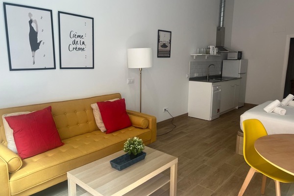 Standard Studio | Laptop workspace, free WiFi