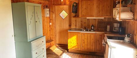 Micro-ondes, four, plaque de cuisson