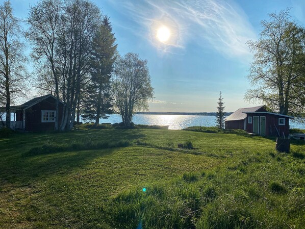 Property grounds - Rural cottage near the lake I self check-in I barbecue (Tramsta)