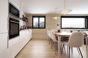 Micro-ondes, four, plaque de cuisson, lave-vaisselle