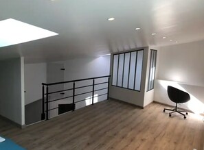 3 多间卧室、办公桌、熨斗/熨衣板、旅行婴儿床